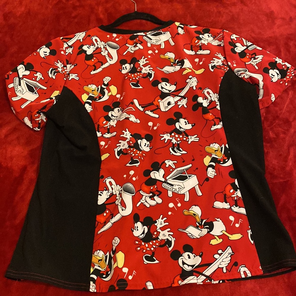 Disney pediatric scrub top size L - Picture 5 of 5